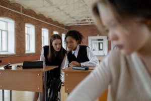 10 Friendship Red Flags That Show It's Time to Move On